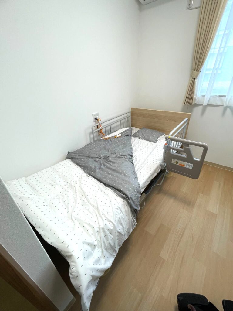 モ住宅型有料老人ホーム〈アルク千葉おゆみ野〉のデルルーム　ベッド